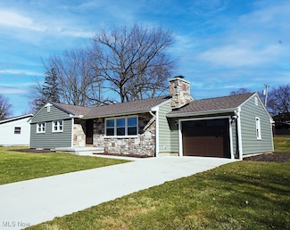 174 N Vine St, Columbiana, OH 44408