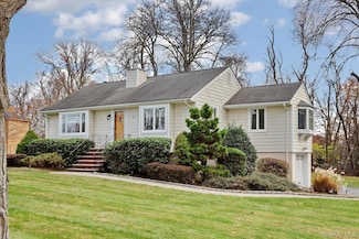 19 Augur Rd, Airmont, NY 10901