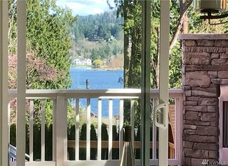 9942 SE 39th St, Mercer Island, WA 98040