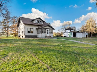 1737 N Brinton Ave, Dixon, IL 61021