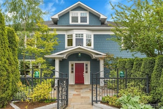 922 Nob Hill Ave N, Seattle, WA 98109