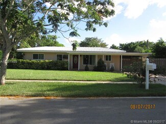 889 Fairway Dr, Plantation, FL 33317