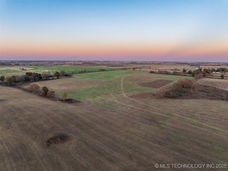 5 E 220 Rd, Afton, OK 74331