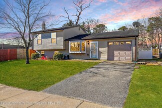 53 Bowline St, Barnegat, NJ 08005