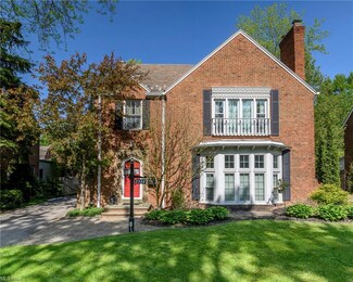 2388 Glendon Rd, University Heights, OH 44118