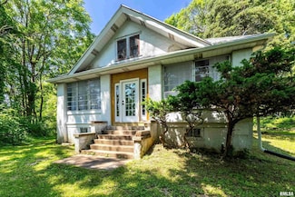 3123 Commodore St, Davenport, IA 52802