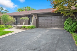 2045 Bordeaux St Unit 5, West Bloomfield, MI 48323
