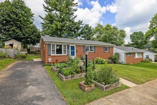 708 Cherry Hill Dr, Staunton, VA 24401