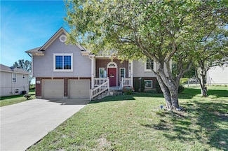 602 S Sunset Ln, Raymore, MO 64083