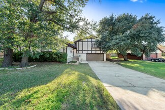 3002 Camelot Dr, Bryan, TX 77802
