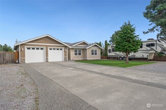 5490 Tsawwassen Loop, Blaine, WA 98230