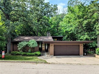125 Emerson Hough Dr, Newton, IA 50208