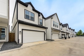 6726 Parker Oaks Ln, Houston, TX 77076