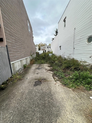 73-30 72 St, Glendale, NY 11385