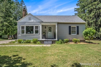 429 Oakhurst Ave NW, Grand Rapids, MI 49504