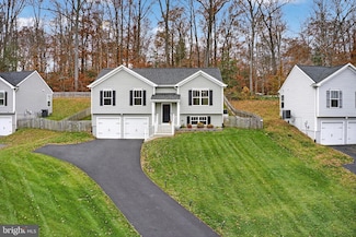 8 Howard Cir, Fredericksburg, VA 22405