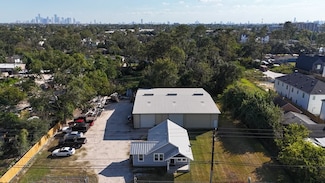 327 Thornton Rd, Houston, TX 77018