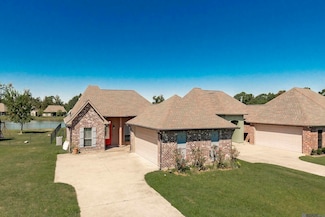 137 Lakeshore Dr, Oscar, LA 70762