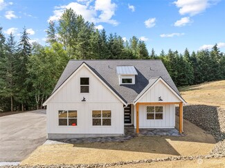 577 Carnine Rd, Castle Rock, WA 98611