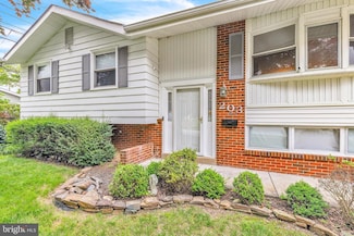 203 Meadowood Dr, Newark, DE 19711