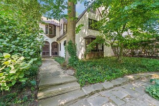 12655 Cedar Rd, Cleveland, OH 44106