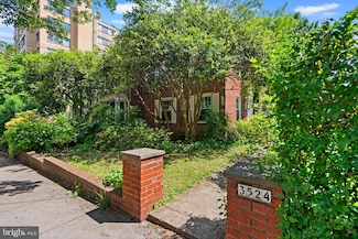 3524 Davenport St NW, Washington, DC 20008