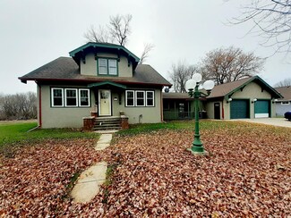166 E 7th St, Gibbon, MN 55335