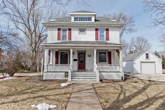 615 7th St NW, Mount Vernon, IA 52314