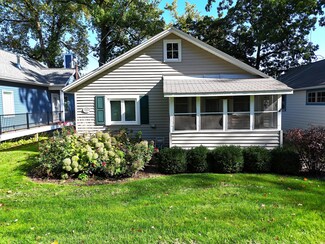 33696 Forest Beach St, Eau Claire, MI 49111