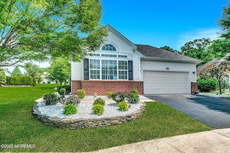 31 Orleans Dr, Manchester, NJ 08759