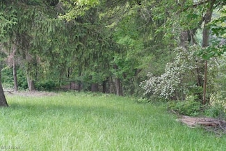 7228 Grove Ave, Oakwood Village, OH 44146