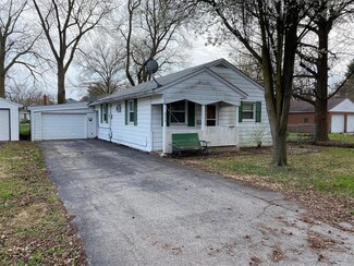 830 W Mill St, Staunton, IL 62088