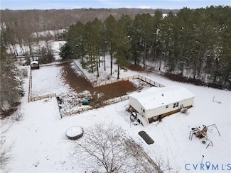 13520 Dykeland Rd, Amelia Court House, VA 23002