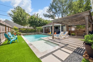 1547 Sue Barnett Dr, Houston, TX 77018