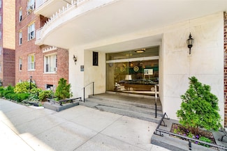 104-20 68th Dr Unit B22, Forest Hills, NY 11375