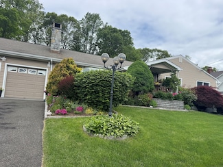 91 Lounsbury Rd, Trumbull, CT 06611