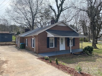 215 S Pinchback Ave, Bessemer City, NC 28016