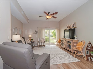 572 7th Square Unit 101, Vero Beach, FL 32962