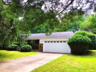 13916 S Rea Ave, Three Oaks, MI 49128