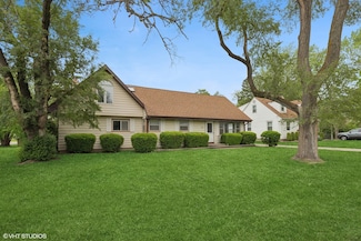 206 Villa Ave, Lake Villa, IL 60046