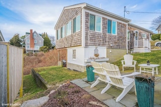 7 Cape Cod Ln, Pocasset, MA 02559