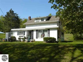 319 W Meinrad St, Lake Leelanau, MI 49653