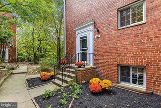 3526 Gunston Rd, Alexandria, VA 22302