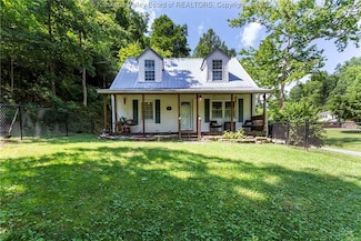 688 Saunders Hollow Rd, Barboursville, WV 25504