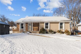 1210 SW Highland Dr, Lees Summit, MO 64081