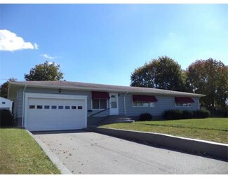 60 Slade St, Somerset, MA 02725