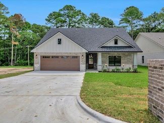 1713 Champions Dr, Lufkin, TX 75901