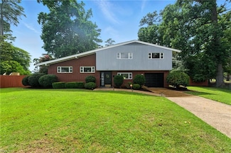 15 Meadow Dr, Newport News, VA 23606