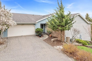 884 Iroquois Cir, Baraboo, WI 53913