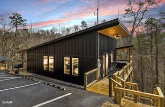 - Round Top Way, Sevierville, TN 37862